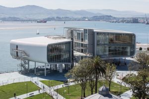 Centro Botín junto a la bahía de Santander